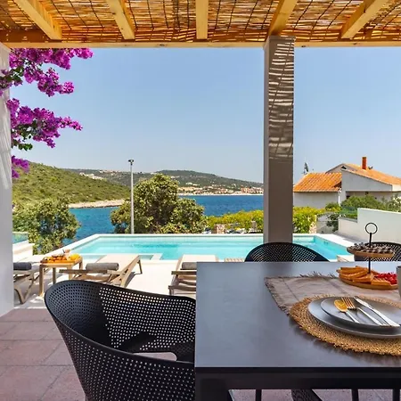 Beachfront Larisa With Whirlpool, Media *