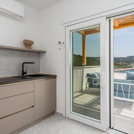 Beachfront Larisa With Whirlpool, Media Rogoznica (Sibenik-Knin)