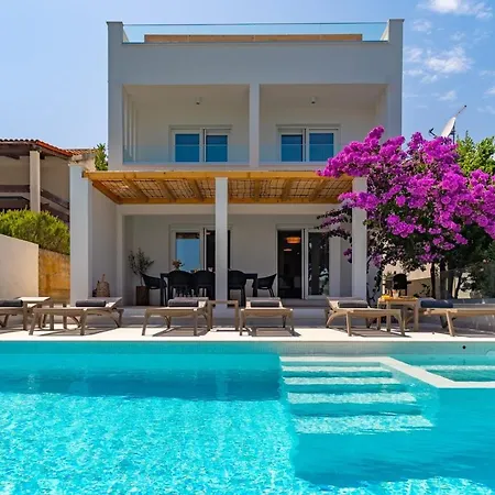 Villa Beachfront Larisa With Whirlpool, Media Rogoznica (Sibenik-Knin)