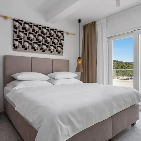 Beachfront Larisa With Whirlpool, Media فيلة