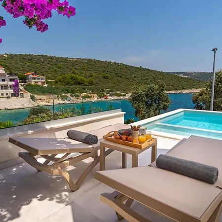 Beachfront Larisa With Whirlpool, Media