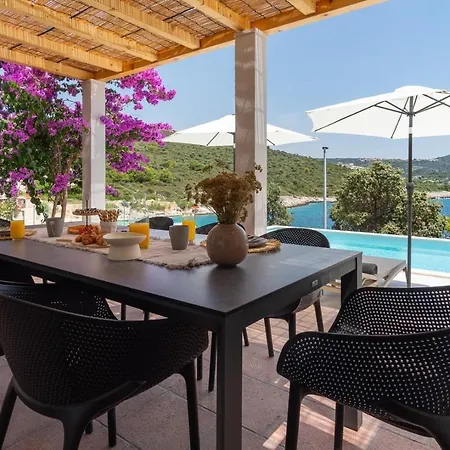 Beachfront Larisa With Whirlpool, Media * Rogoznica (Sibenik-Knin)