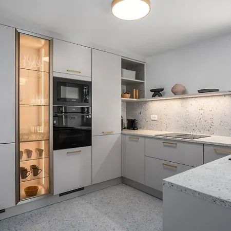 Beachfront Larisa With Whirlpool, Media فيلة روغوزنيكا