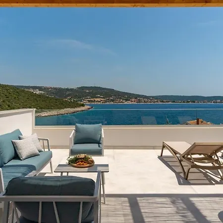 Beachfront Larisa With Whirlpool, Media *