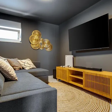 Beachfront Larisa With Whirlpool, Media Rogoznica (Sibenik-Knin)