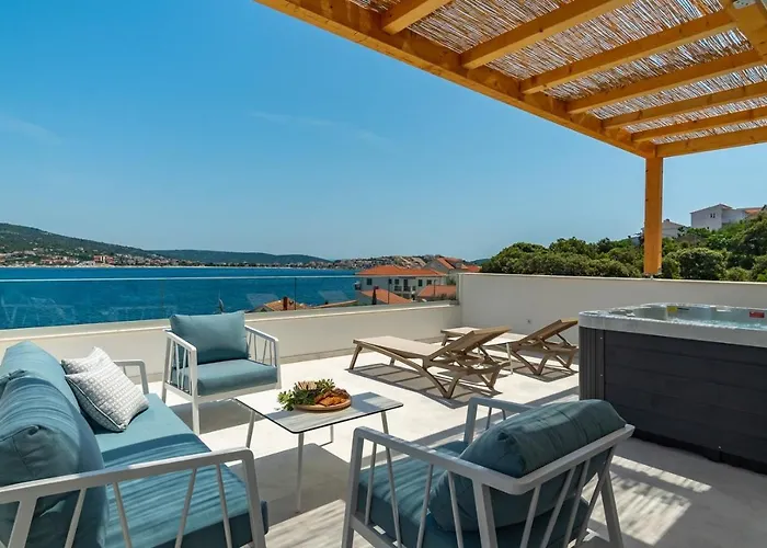 Beachfront Larisa With Whirlpool, Media * Rogoznica (Sibenik-Knin)