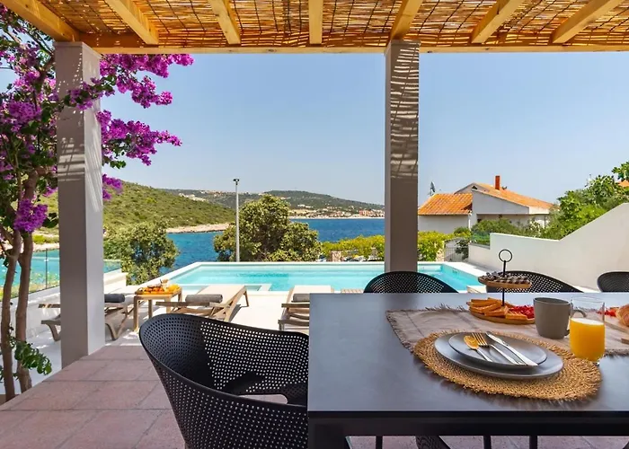 Beachfront Larisa With Whirlpool, Media *