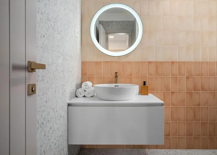 Beachfront Larisa With Whirlpool, Media Rogoznica (Sibenik-Knin)