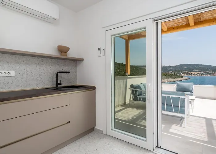 Beachfront Larisa With Whirlpool, Media 로고즈니차