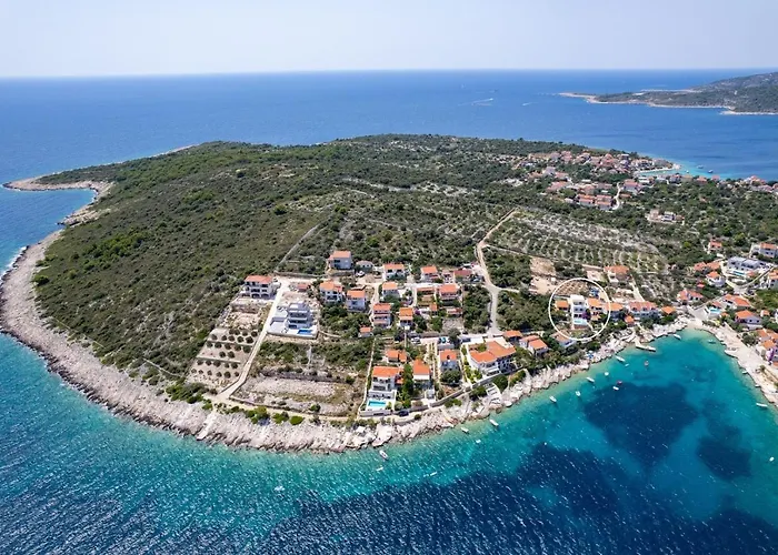 Beachfront Larisa With Whirlpool, Media Villa Rogoznica (Sibenik-Knin)