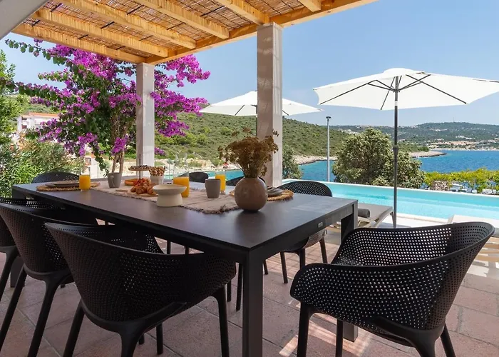 Beachfront Larisa With Whirlpool, Media * Rogoznica (Sibenik-Knin)