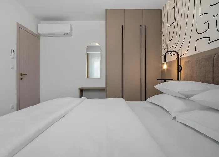 Beachfront Larisa With Whirlpool, Media Villa