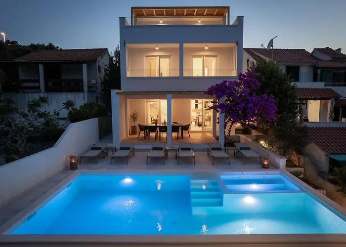 Beachfront Larisa With Whirlpool, Media * 로고즈니차