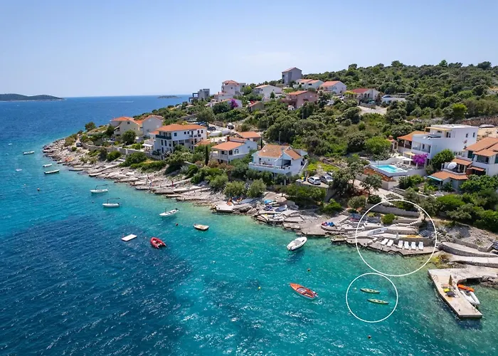 빌라 Beachfront Larisa With Whirlpool, Media